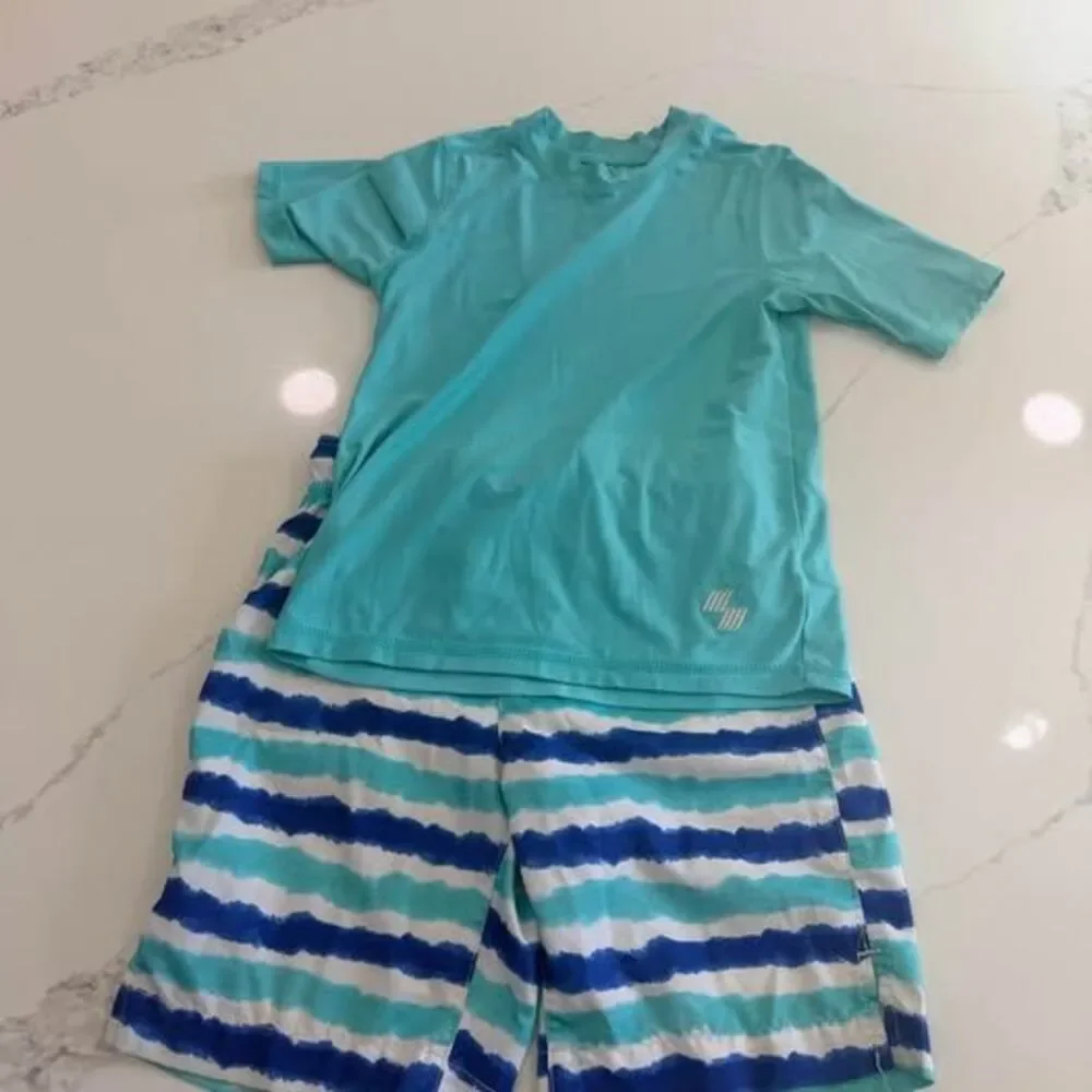Boys Children’s Place Swim Set Size 7/8 Rash Guard Swim Trunks Flaws see picture